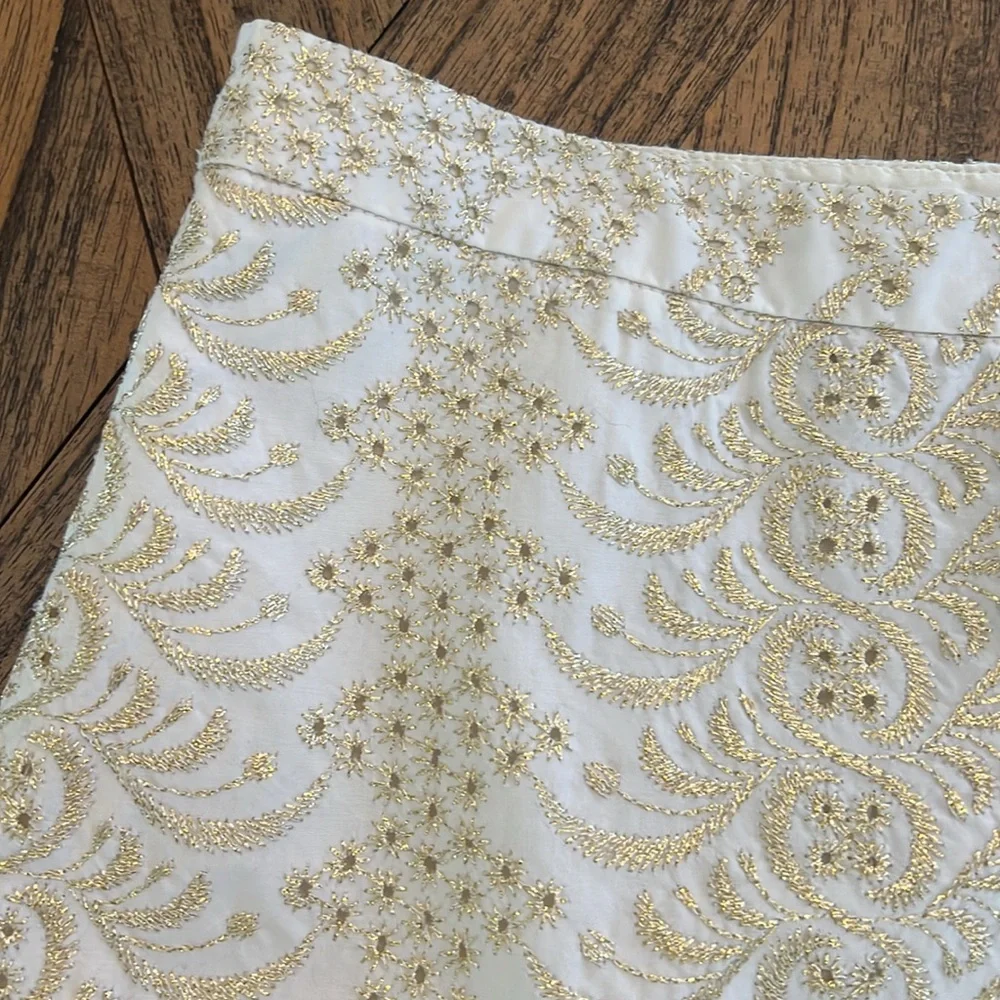 BANANA REPUBLIC Gold Embroidered White Mini Skirt, Fully Lined, Side Zip, Size 4